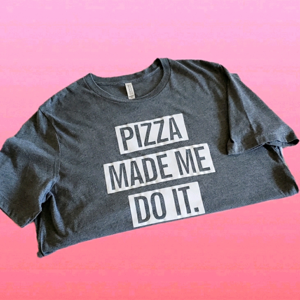 PIZZA MADE ME DO IT. T-Shirt
